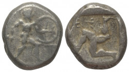 Pamphylien. Aspendos.

 Stater (Silber). Ca. 465 - 430 v. Chr.
Vs: Krieger mit Lanze und Schild nach rechts schreitend.
Rs: Triskeles in vertiefte...