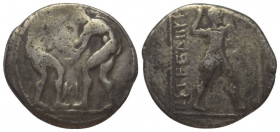 Pamphylien. Aspendos.

 Stater (Silber). Ca. 380 - 325 v. Chr.
Vs: Zwei Ringer einander gegenüber, der Linke packt mit beiden Händen den linken Arm...