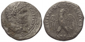 Phönikien. Akko-Ptolemais. Caracalla (197 - 217 n. Chr.).

 Tetradrachme (Silber).
Vs: Büste in Rückansicht mit Lorbeerkranz rechts.
Rs: Adler mit...