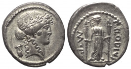 P. Clodius.

 Denar (Silber). 42 v. Chr. Rom.
Vs: Kopf des Apollo mit Lorbeerkranz rechts, dahinter Lyra.
Rs: P CLODIVS / M F. Diana mit zwei bren...