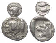Griechische Münzen - Lots.


Kyzikos (Mysien).

Lot (2 Stück, Silber): Diobol, Tetartemorion, 6. - 5. Jhdt. v. Chr.

Sehr schön.

Verkauft wi...