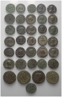 Römische Münzen - Lots. Kaiserzeit.

Lot (35 Stück): Bronzemünzen aus dem späten 3. Jhdt. und 4. Jhdt.

Unter anderem: Aurelianus, Probus, Dioclet...
