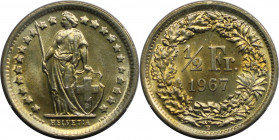 1/2 Franken 1967 B
Europäische Münzen und Medaillen, Schweiz / Switzerland. Helvetia. 1/2 Franken 1967 B. 2,5 g. 0.835 Silber. 0.067 OZ. KM 23. Stemp...