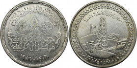 5 Pounds 1986 
Weltmünzen und Medaillen, Ägypten / Egypt. 100. Jahrestag - Mineralölindustrie. 5 Pounds 1986. 17,50 g. 0.720 Silber. 0.41 OZ. KM 602....
