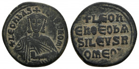 Leo VI, the Wise. 886-912. Æ Follis (25 mm, 8.39g ). Constantinople mint. LEON bASILEVS ROM, crowned bust facing with short beard, wearing chlamys, ho...