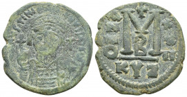 Justinian I. 527-565. Æ Follis (33mm, 19.6 g ). Cyzicus mint, 2nd officina. Dated RY 22 (548/9). Helmeted and cuirassed bust facing, holding globus cr...