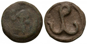 Constantine VII, AE 15-18, Cherson mint. (24.8mm, 8.9 g) no legend, floriated cross on two steps, dot on each side /no legend, large P on w