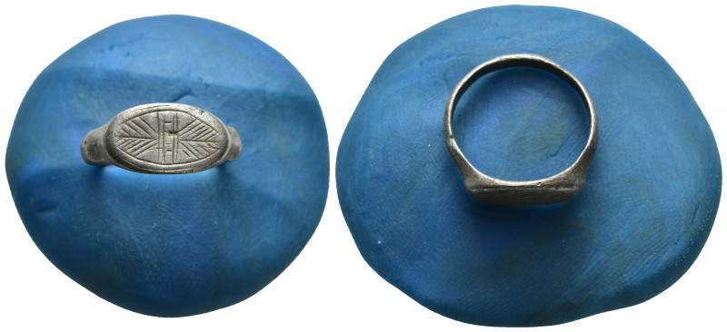 Silver finger ring (11mm, 2.5g) SOLD AS SEEN NO RETURNS.