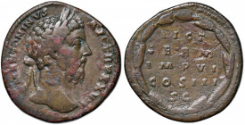 Marco Aurelio (161-180) Sesterzio - Busto laureato a d. - R/ Scritta in corona d’alloro - RIC 1091 AE (g 24,40) R Leggeri ritocchi al D/