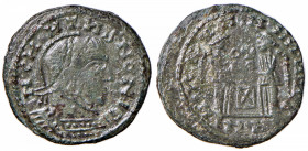 Costantino (305-353) Follis (contraffazione barbarica) Busto elmato a d. - R/ Due Vittorie stanti - AE (g 2,15)