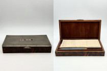 ARGENTI scatola porta carte da Bridge in legno lastronato in radica e copertura in argento e smalti.