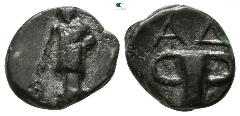 Kings of Thrace. Uncertain mint. Uncertain king circa 400-300 BC. 
Bronze Æ

...