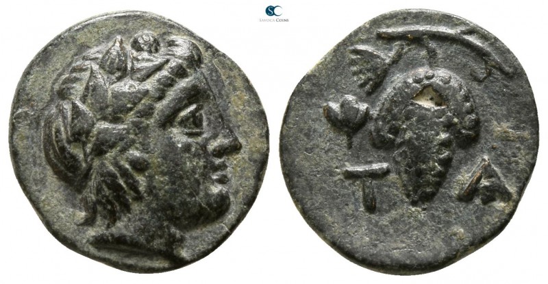 Aeolis. Temnos circa 300-250 BC. 
Bronze Æ

13mm., 1,70g.

Ivy- wreathed he...