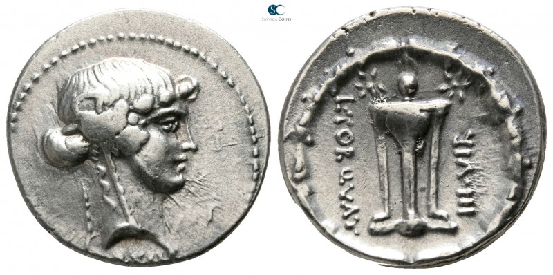 L. Torquatus. 58 BC. Rome
Denarius AR

16mm., 3,66g.

SIBYLLA, head of Siby...