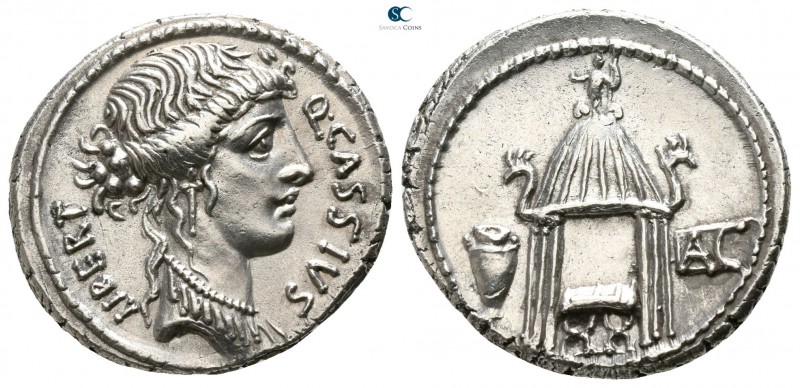 Q. Cassius Longinus 55 BC. Rome
Denarius AR

18mm., 3,75g.

Q • CASSIVS LIB...
