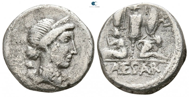 Julius Caesar 49-48 BC. Rome
Denarius AR

15mm., 3,77g.

Head of Venus righ...