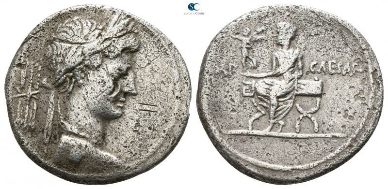 Octavian 29-27 BC. Struck autumn 30 BC - summer 29 BC. Rome
Denarius AR

17mm...