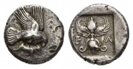 Elis, Olympia Stater circa 440-430, AR 23.5mm, 12.31 g. Eagle flying right, holding rabbit in its talons. Rev. F – A Winged thunderbolt. Seltman 95a (...