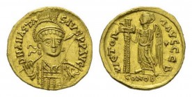 Anastasius I 491-518 Solidus, Constantinople circa 492-597, AV 19mm, 4.48 g. DN ANASTASIVS P P AVG Pearl diademed, helmeted and cuirassed bust facing ...