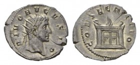 Divus Augustus. Antoninianus circa 250-251, AR 24mm., 3.35g. Radiate head right. Rev. CONSECRATIO Lighted altar. C 578. RIC Trajan Decius 78.

Extre...