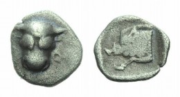 Phocis, Federal Coinage Obol 485-480, AR 10mm., 0.85g. Frontal bull’s head. Rev. Boar forepart in incuse square. Williams 51 (O.35 / R.28). BCD Lokris...