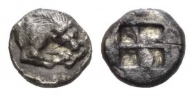 Lucania, Velia Drachm Circa 535-510, AR 13mm., 3.30g. Forepart of lion right, devouring leg of stag. Rev .Rough incuse square punch. HN Italy 1259.
...
