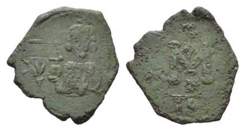 Justinian II, 685-695 Follis Syracuse 685-695, Æ 25mm., 3.94g. Crowned bust faci...