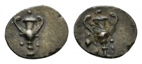 Calabria, Tarentum Obol circa 280-228, AR 10mm., 0.41g. Kantharos; around, three pellets. Rev. Kantharos; pellet and bee flanking stand. Vlasto 1662 v...