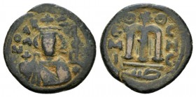 Temp. Abd Al-Malik Ibn Marwan, 685-705 Fals Emesa circa 690, Æ 21.5mm., 4.56g. Facing bust of Emperor. Rev. Monogram. Walker type 66.

Very Fine.
...