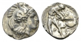 Calabria, Tarentum Diobol circa 380-325, AR 12.5mm., 0.99g. Head of Athena r., wearing helmet decorated with hippocamp. Rev. Herakles standing r. wres...