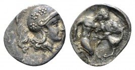 Calabria, Tarentum Diobol circa 325-280, AR 12.5mm., 1.05g. Head of Athena r., wearing crested Attic helmet decorated with three rosette. Rev. Herakle...