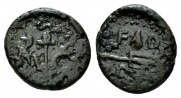 Lucania, Paestum Semis circa I cent, Æ 15.5mm., 2.79g. Anchor; horizontal S above. Rev. Rudder. Crawford, Paestum 35/1. Hisotria Numorum Italy 1254.
...