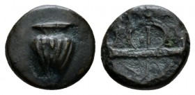 Lucania, Heraclea Bronze circa III-II cent., Æ 13.5mm., 2.55g. Skyphos. Rev. Quiver and bow. Van Keuren 154. Historia Numorum Italy 1443.

Rare. Gre...