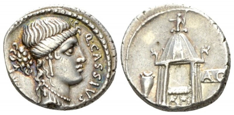 Q. Cassius Longinus. Denarius circa 55, AR 18mm., 4.02g. Q·CASSIVS – LIBERT Head...