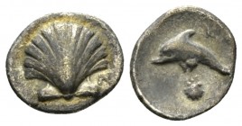 Calabria, Tarentum Litra circa 325-280, AR 11mm., 0.68g. Cockle shell. Rev. Dolphin leaping l.; below, shell. Vlasto -. Historia Numorum Italy 979.
...