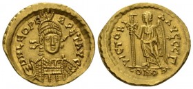 Leo I, 457-474 Solidus Constantinopolis circa 462 or 466, AV 20mm., 4.24g. Pearl-diademed, helmeted and cuirassed bust facing three-quarters r., holdi...