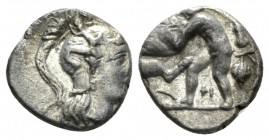 Calabria, Tarentum Diobol circa 325-280, AR 10.5mm., 0.99g. Head of Athena r., wearing Corinthian helmet decorated with Skylla. Rev. Herakles standing...