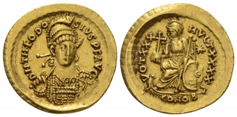 Theodosius II, 402-450 Solidus Constantinople 441-450, AV 21mm., 4.43g. D N THEO...