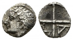 Gallia, Massalia Obol IV Cent BC, AR 9.5mm., 0.43g. Male head l. Rev. Four spokes wheel. De La Tour 580. SNG Copenhagen 726

Toned, Very Fine.

Fr...