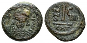 Maurice Tiberius, 582-602 Decamnummo Catania 590-591 (year 9), Æ 14.5mm., 3.37g. Helmeted and cuirassed facing bust, holding globus cruciger. Rev. Lar...