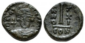 Maurice Tiberius, 582-602 Decanummo Siracusa 602 (year 21), Æ 14mm., 2.95g. Helmeted and cuirassed facing bust, holding globus cruciger. Rev. Large I;...