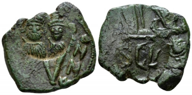 Heraclius, 610-641 Follis Siracusa 632-640, Æ 28mm., 8.53g. Facing busts of Hera...