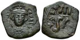 Constans II, 641-668 Follis Siracusa 641-654, Æ 22mm., 6.27g. Beardless bust facing, wearing crown and clamys, holding globus cruciger in r. hand. Rev...
