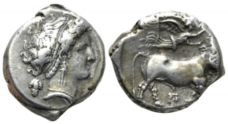 Campania, Neapolis Didrachm circa 320-300, AR 19mm., 7.52g. Diademed head of nym...