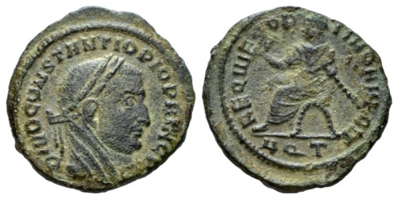 Divo Constantius I. Half follis Aquileia circa 318, Æ 15mm., 1.73g. Veiled and l...