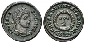 Crispus caesar, 317-326 Æ3 Siscia circa 320-321, Æ mm., g. Laureate head r. Rev. VOT X within wreath; below ESIS - thunderbolt. RIC 165.

Extremely ...