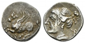 Corinthia, Corinth Drachm circa 350-300, AR 15mm., 2.44g. Pegasus flying l. Rev. Head of Aphrodite l. BMC 181. BCD Corinth –.

Old cabinet tone, met...