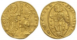 Roma, Senato romano, sec. XIV-XV. Ducato XIV-XV, AV 20.4mm., 3.45g. S PETRVS – ATOR VRBIS – S. Pietro, stante a s., porge il vessillo al senatore genu...