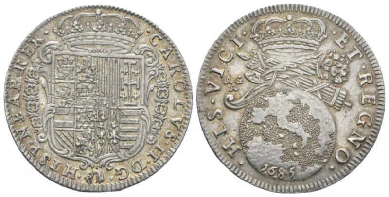 Napoli, Carlo II, 1674-1700. Tari' 1685, AR 25.9mm., 5.65g. CNI 267. P.R. 12.
...