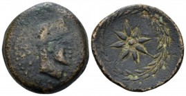 Hispania, Malaka Half uit I cent. BC, Æ 23.5mm., 8.43g. Head of Vulcano r. Rev. Star. CNH 23. MH 305.

About Very Fine/Very Fine.